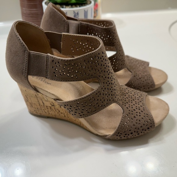 Life Stride Shoes - Womens Life Stride shoes size 7.5